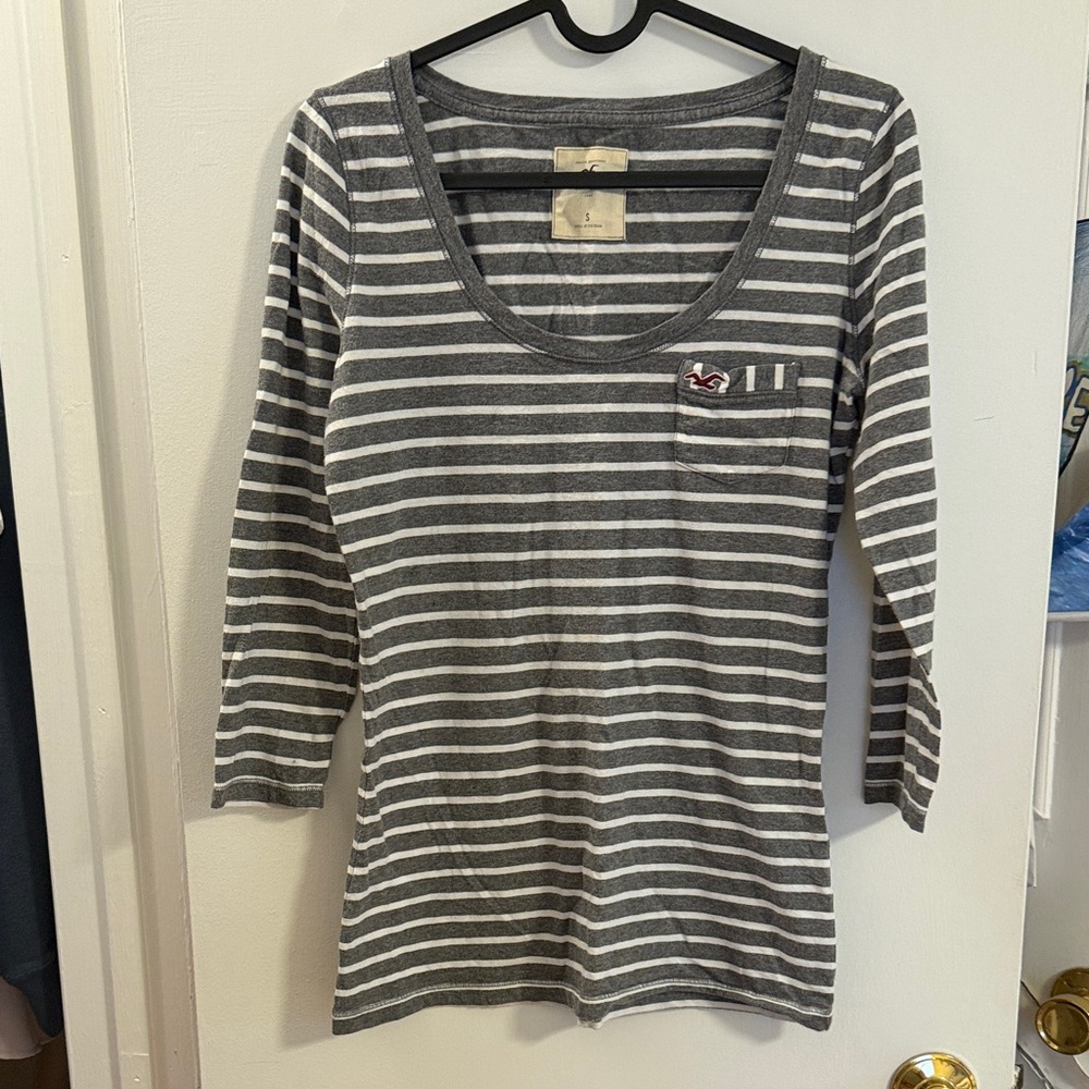 Hollister Gray & White Striped Scoop Neck 3/4 Sleeve Top